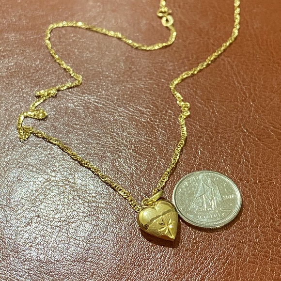 18K Gold Necklace with Heart Pendant. - Picture 2 of 4